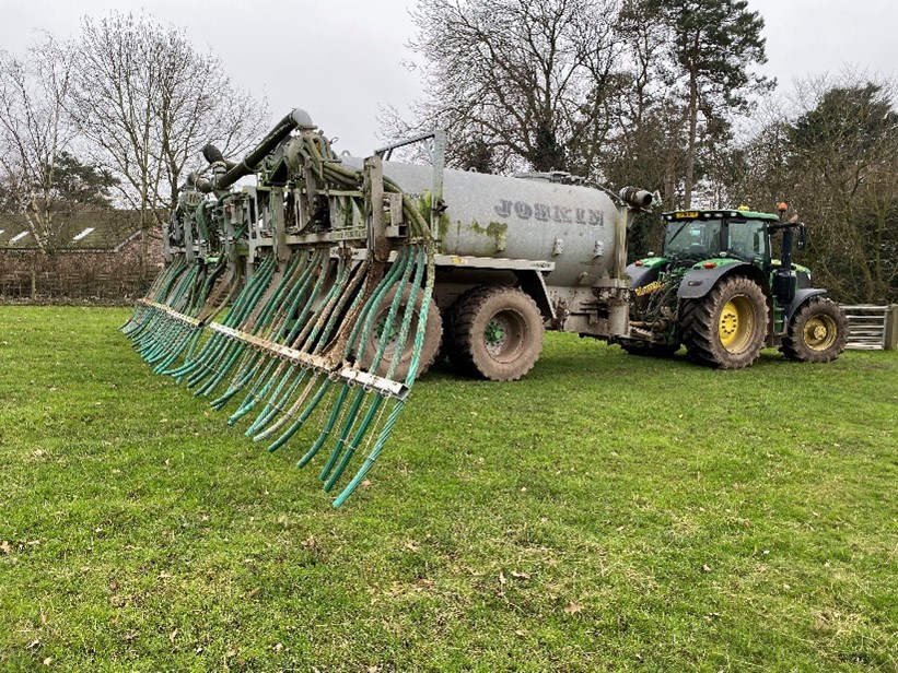 Tanker with trailing hose system